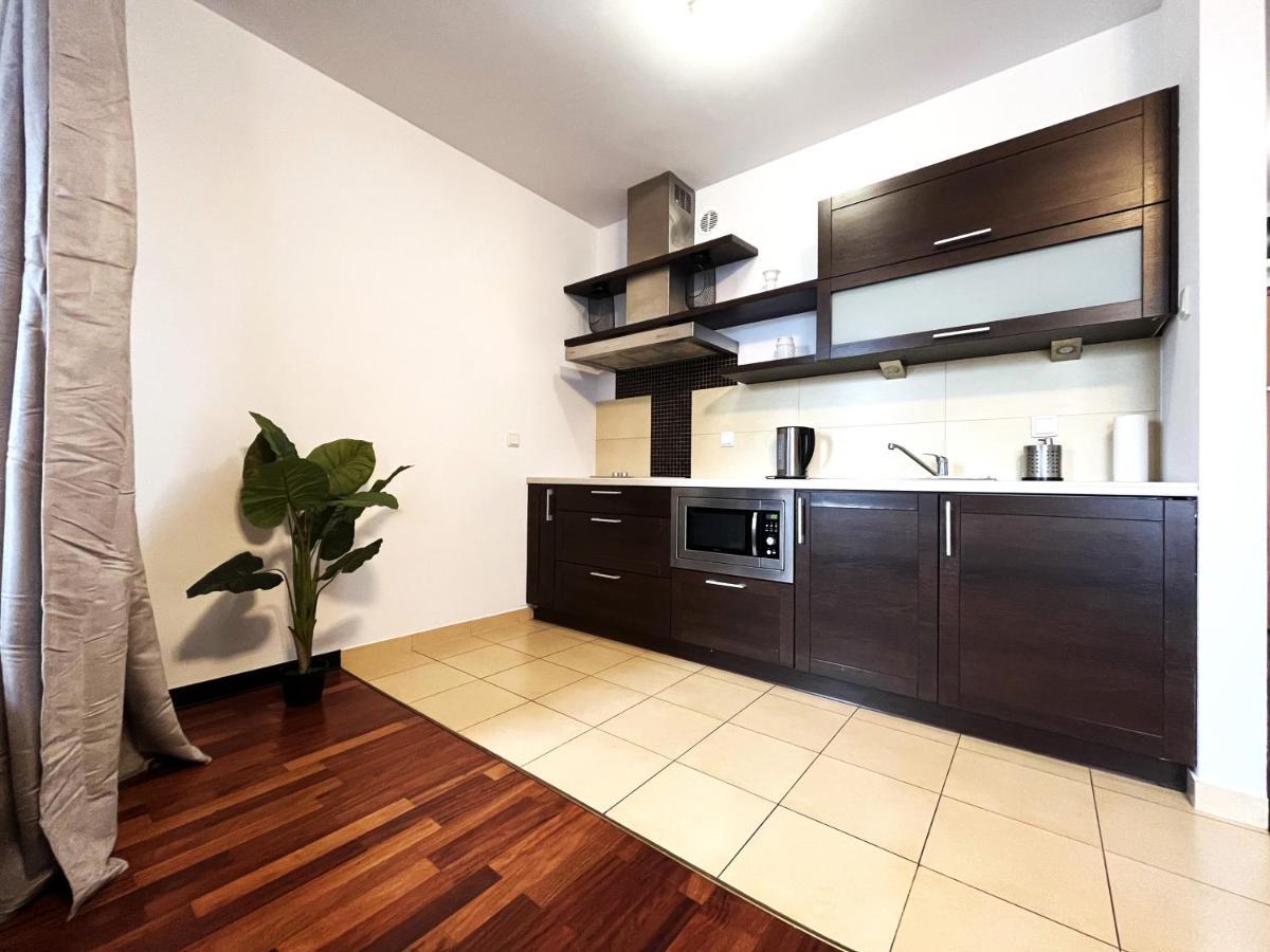 Jagielly ~ Self Check-in 24h ~ Parking & Lift Apartment