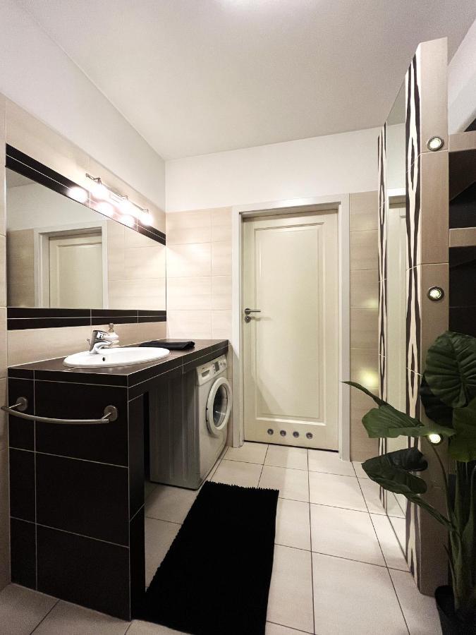Jagielly ~ Self Check-in 24h ~ Parking & Lift Apartment Wroclaw