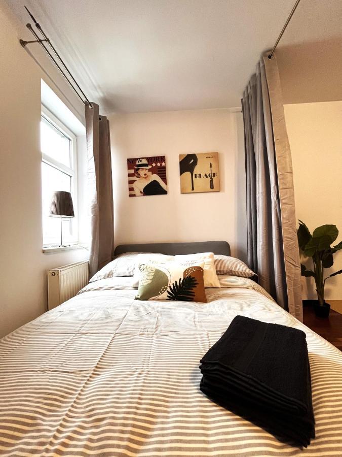 Jagielly ~ Self Check-in 24h ~ Parking & Lift Apartment *