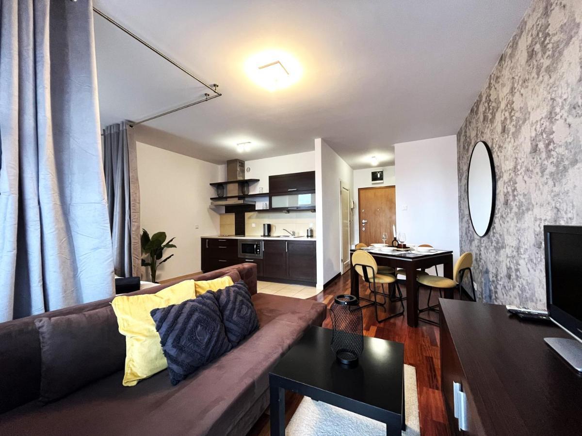 Jagielly ~ Self Check-in 24h ~ Parking & Lift Apartment *