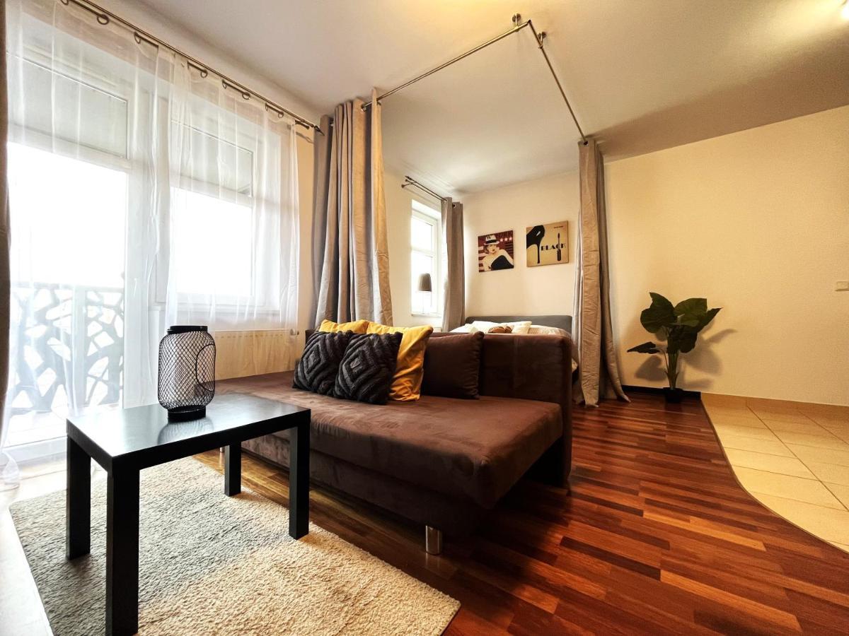 Apartment Jagielly ~ Self Check-in 24h ~ Parking & Lift *